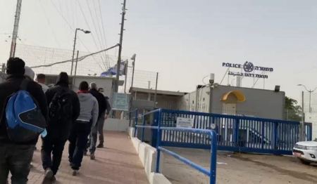 الشرطة الاسرائيلية تشن حملة اعتقالات بصفوف العمال الفلسطينين